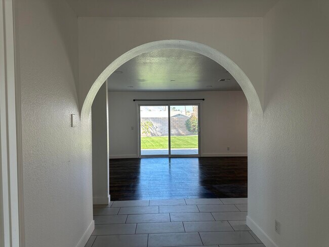 Building Photo - 27131 Shadowcrest Ln