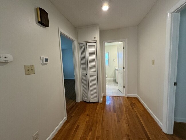 Building Photo - 201 Livingston Dr