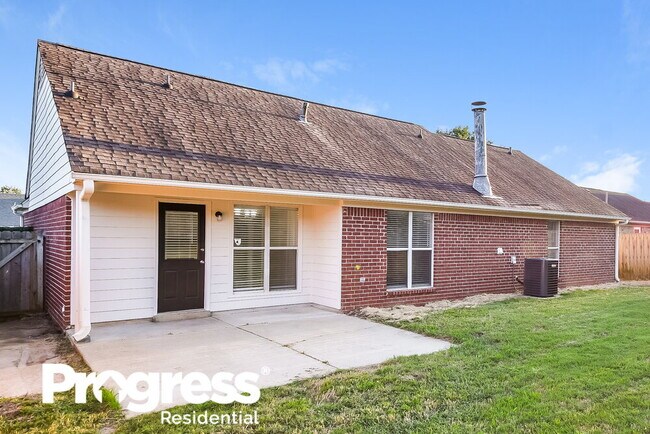 Building Photo - 10712 Oak Cir N