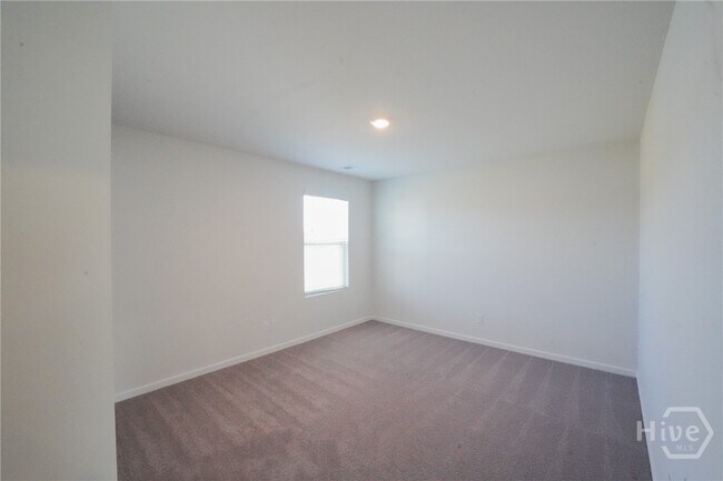 Building Photo - 103 Skylark Rd