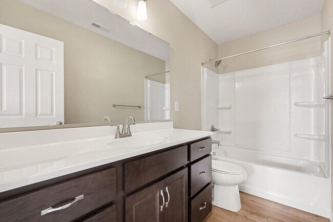 Building Photo - 2116 Penny Ln