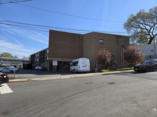 Building Photo - 685 Prospect Ave