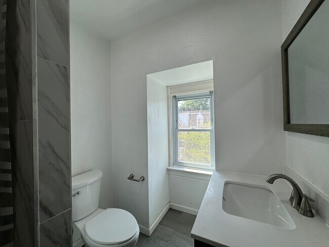 Building Photo - 505 Cato St