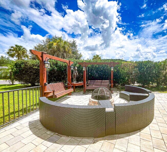 Building Photo - "Charming 2-Bedroom Retreat in River Ranch...