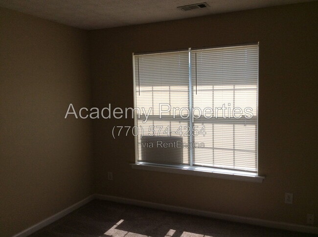 Building Photo - 390 Summer Hill Cir