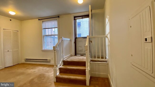 Building Photo - 330 S Juniper St