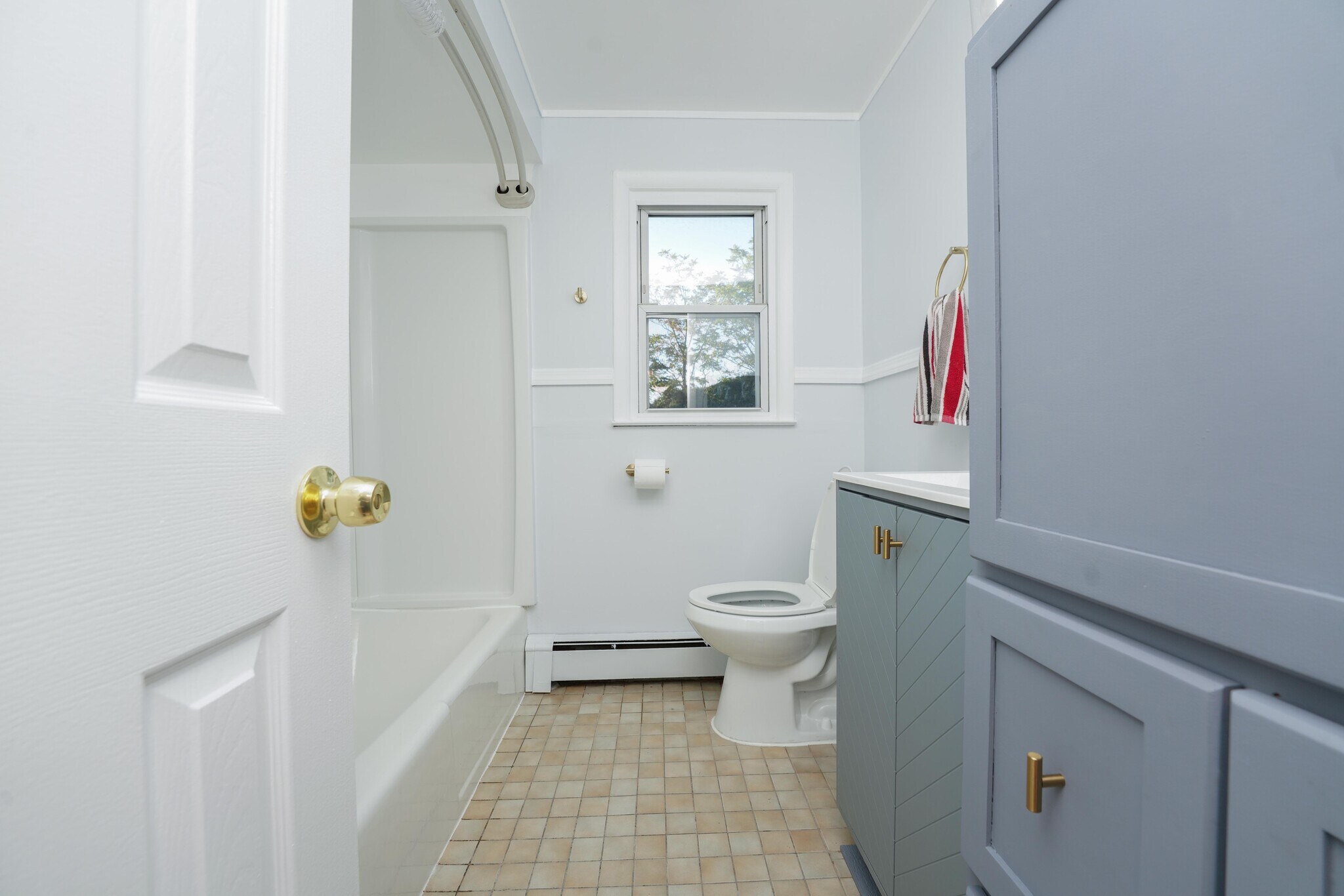 Building Photo - 142 Maple Ave