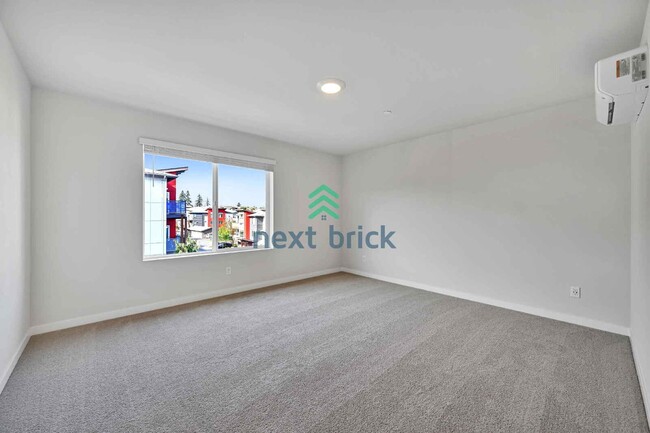 Building Photo - Modern Brand New 3-Bed, 3-Bath Home in the Heart of Lynnwood – Luxury Living Awaits!
