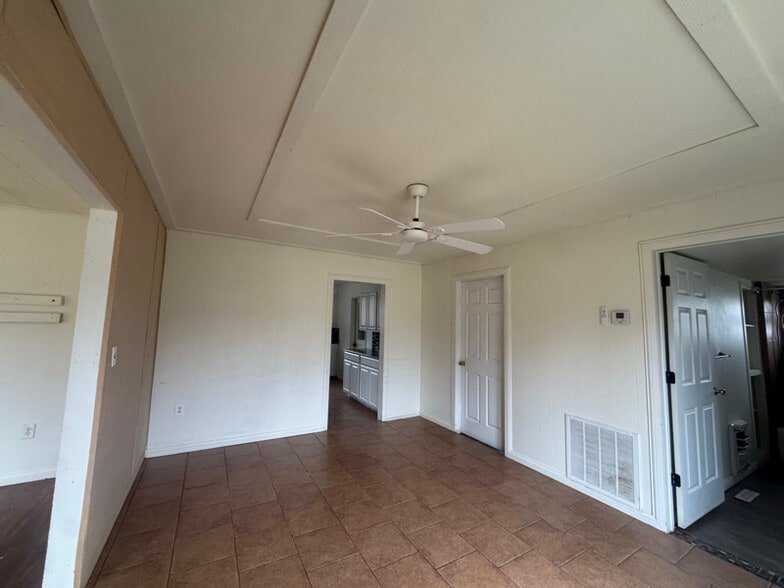 Building Photo - 11991 S Edmondson Rd