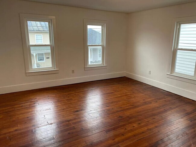 Building Photo - 318 Highland Ave