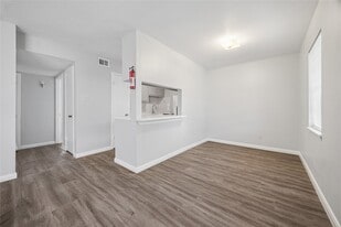 Building Photo - Crownover Apartments