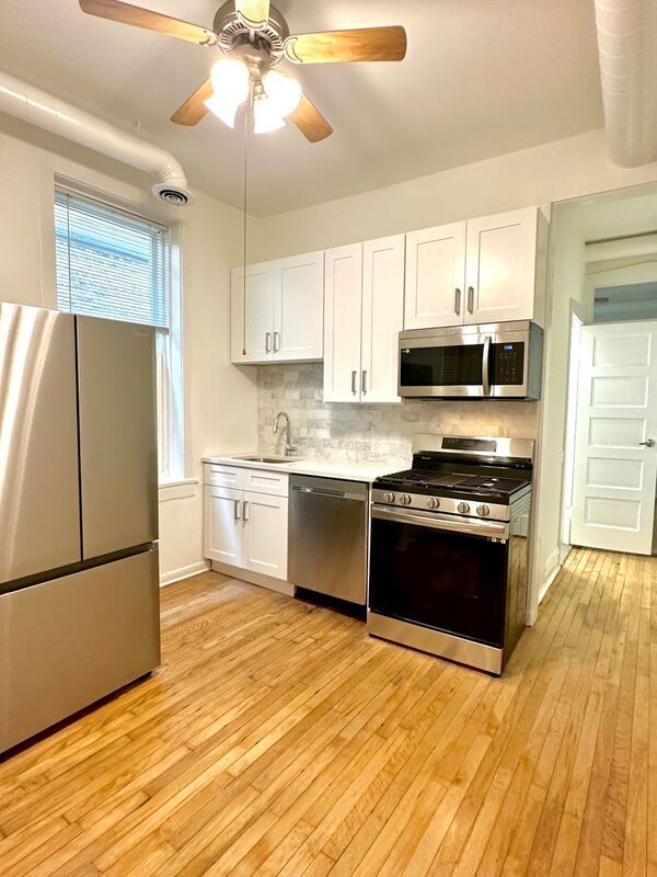 Building Photo - 2303 S Oakley Ave