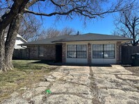 Building Photo - 3-bed 1.5-bath Rental Home Available in No...