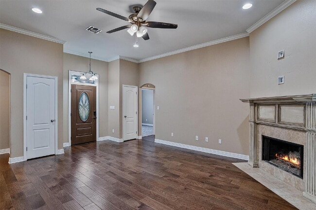Building Photo - 133 Lone Oak Dr
