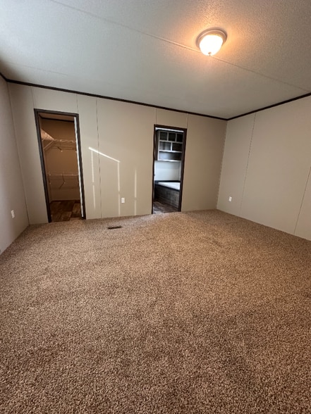 Building Photo - 3200 S Highland Park Dr