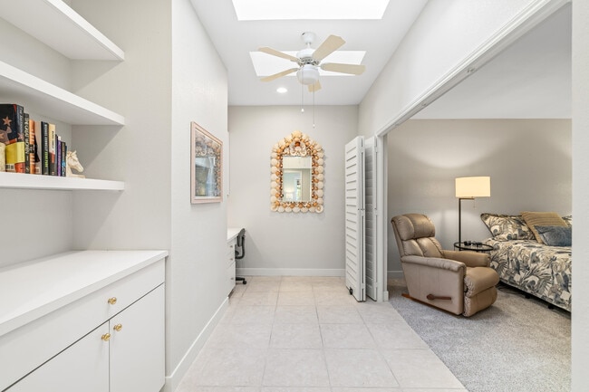 Building Photo - 39 Maximo Way