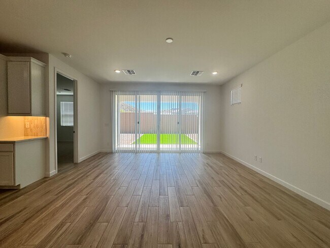 Building Photo - BRAND NEW HOME IN ALORAVITA IN PEORIA