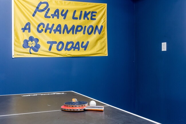 Building Photo - 1321 Browne Ln