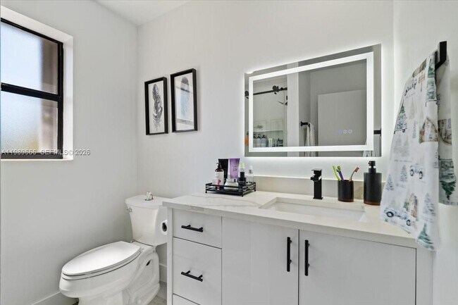 Building Photo - 3627 Cocoplum Cir