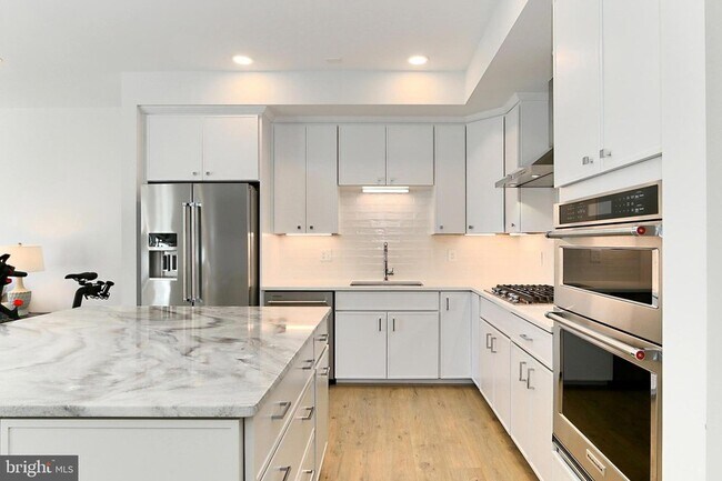 Building Photo - 635 Slaters Ln