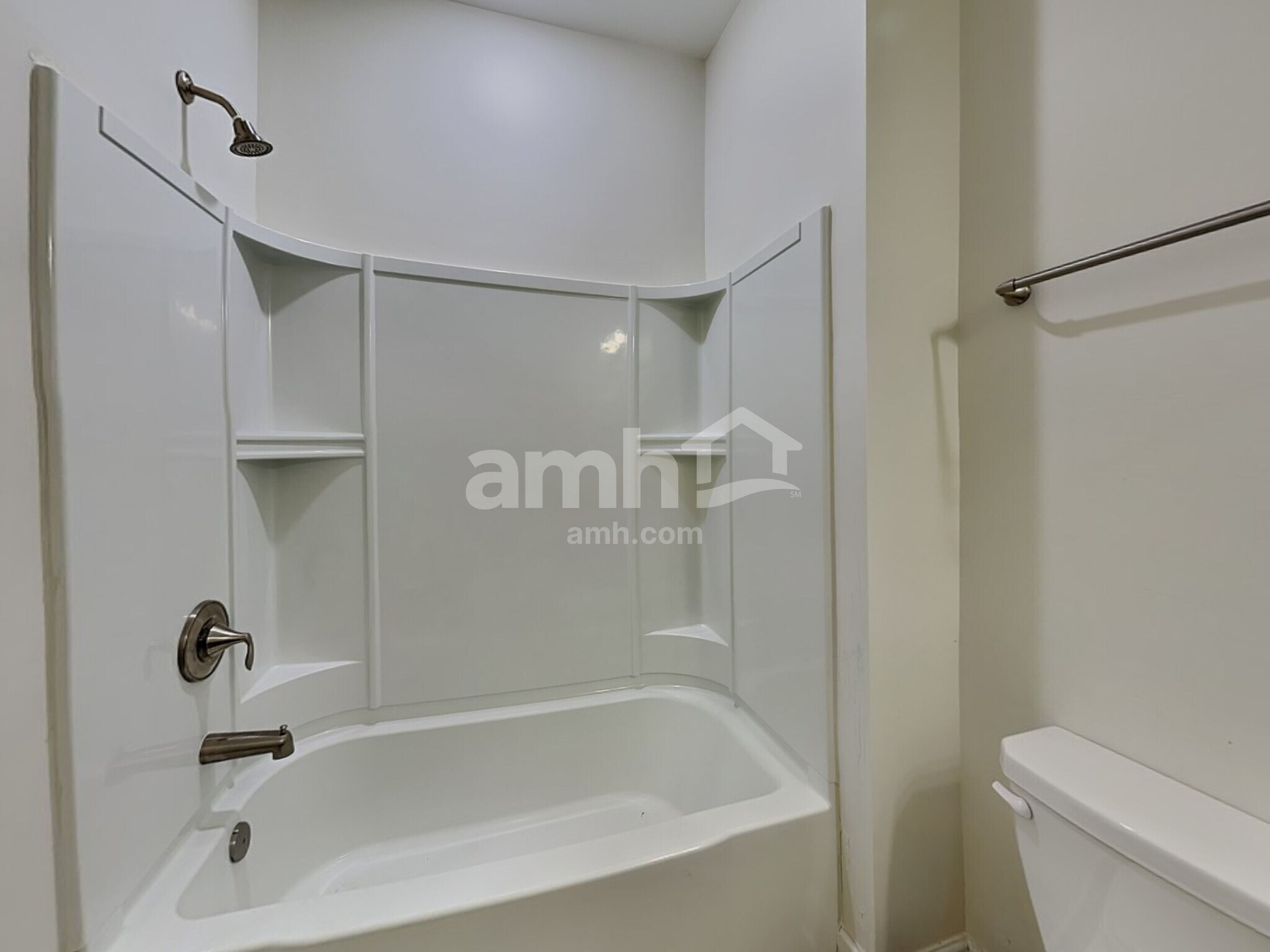 Building Photo - 5702 Lakemont Dr