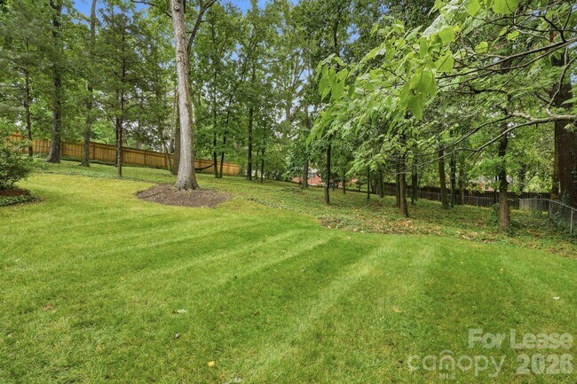 Building Photo - 926 Shady Bluff Dr