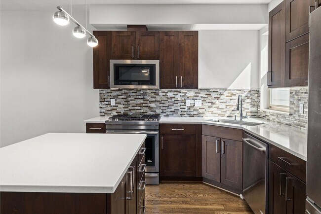 Building Photo - LUXURY MAGNOLIA 3 BED TOWNHOME FOR RENT W ...