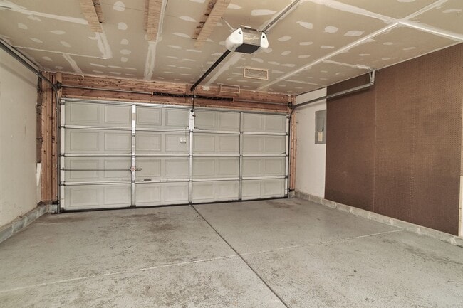 Building Photo - 3 BD/2.5 BA in Fishers!