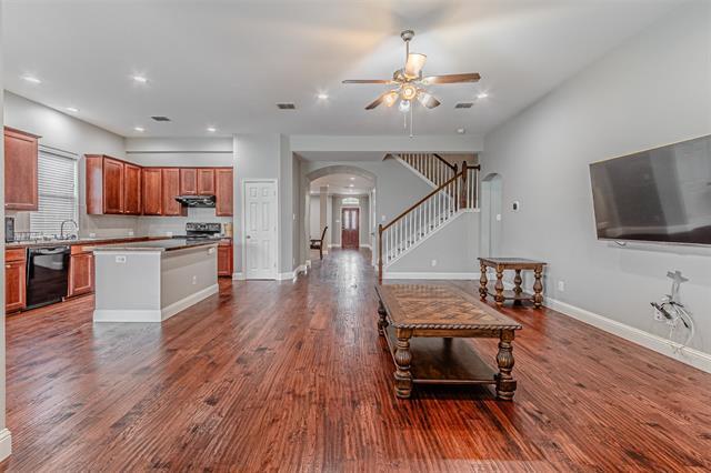 Building Photo - 2022 Highland Dr