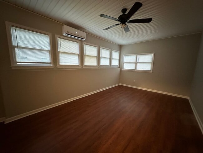 Building Photo - Spacious home