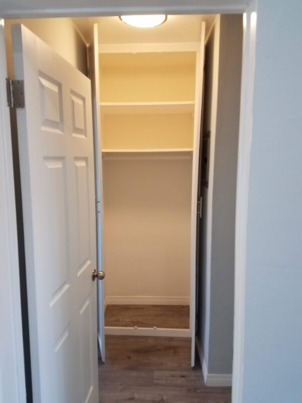 Building Photo - 1068 W 12th St