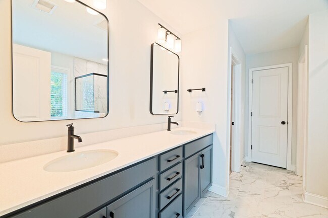 Building Photo - Spacious Lowcountry Retreat in Moncks Corner