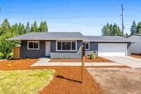 Building Photo - Beautifully Renovated 3-Bedroom Home in Qu...