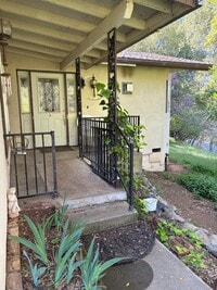 Building Photo - Great Studio in Mariposa