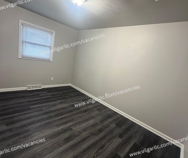 Building Photo - 5583 - 85 Tulip Ave