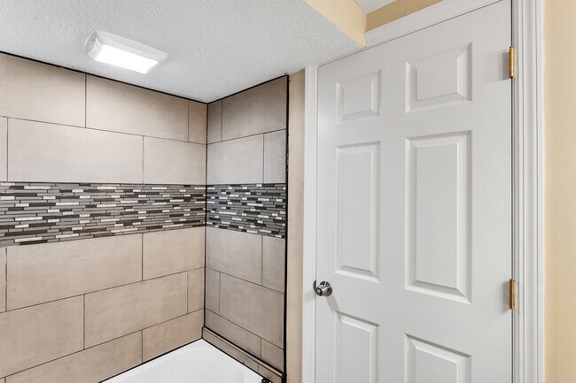 2nd full bath located on 2nd floor - 2416 Magee Road Ext