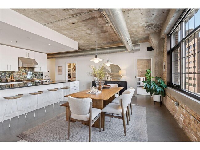 Building Photo - 525 N 3rd St