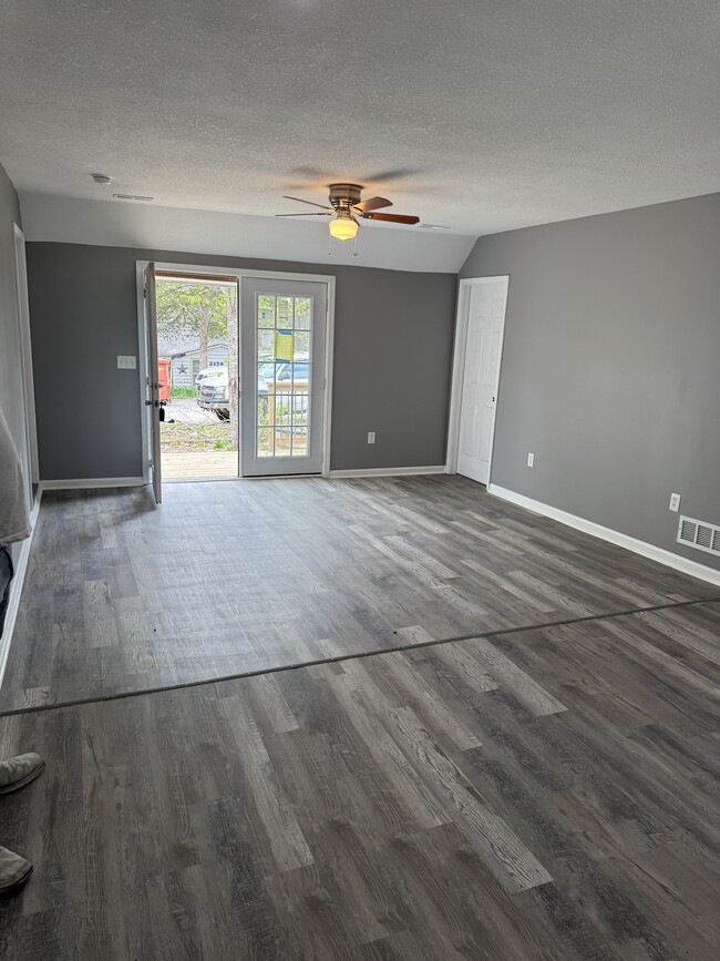 Building Photo - 2021 Sunset Dr