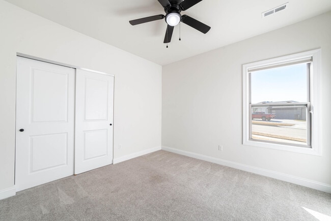 Building Photo - 609 Tomahawk Dr