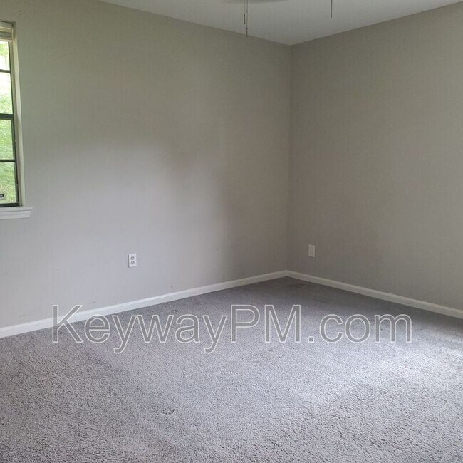 Building Photo - 122 Shadowood Dr