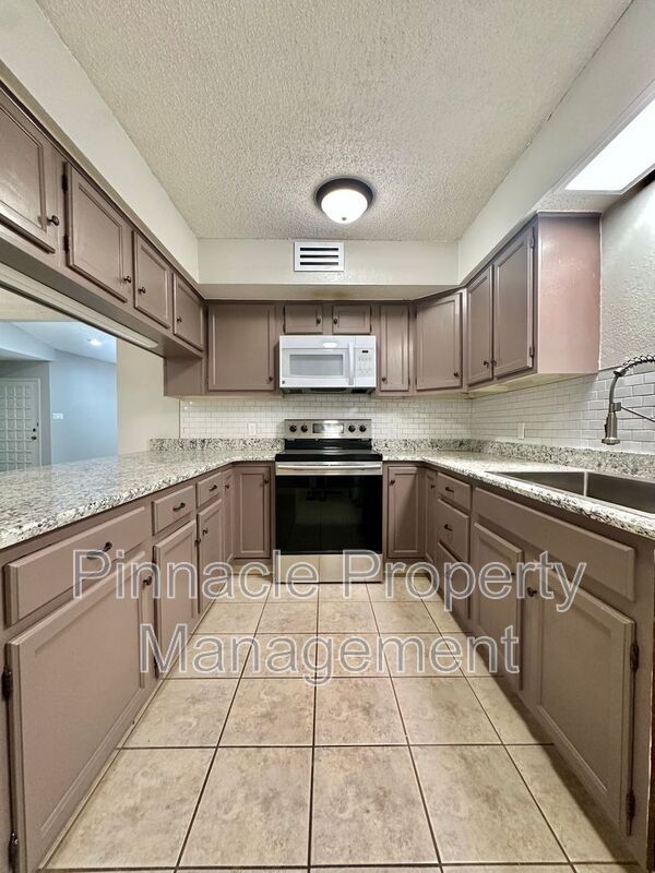 Building Photo - 3602 Gemini Dr
