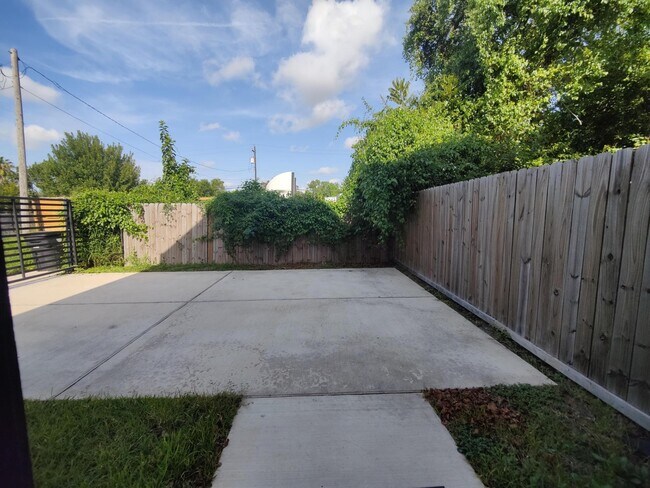 Building Photo - 6130 Conley St
