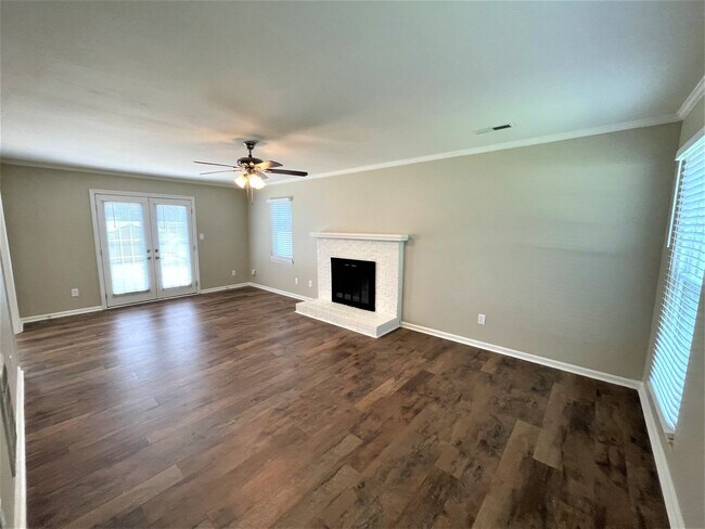Building Photo - 2701 Olde Whitehall Rd