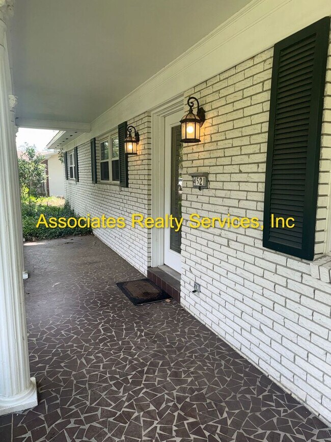 Building Photo - COMING SOON!!! Beautiful 4bed/3bath Corner Lot in Suburban Heights