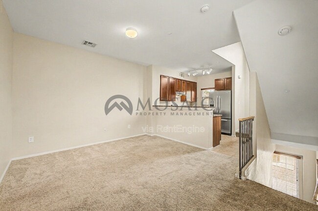 Building Photo - 1384 S Sabino Dr