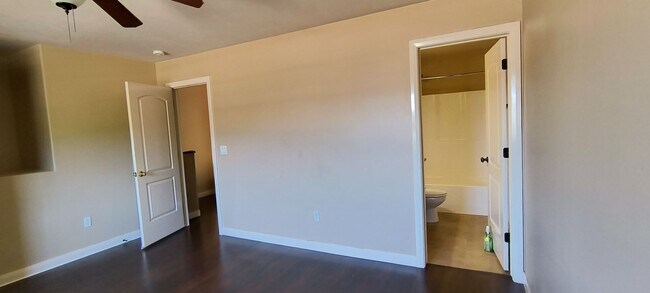 Building Photo - 3 bedroom 2.5 bath in Cedar Park right by IHC hospital.