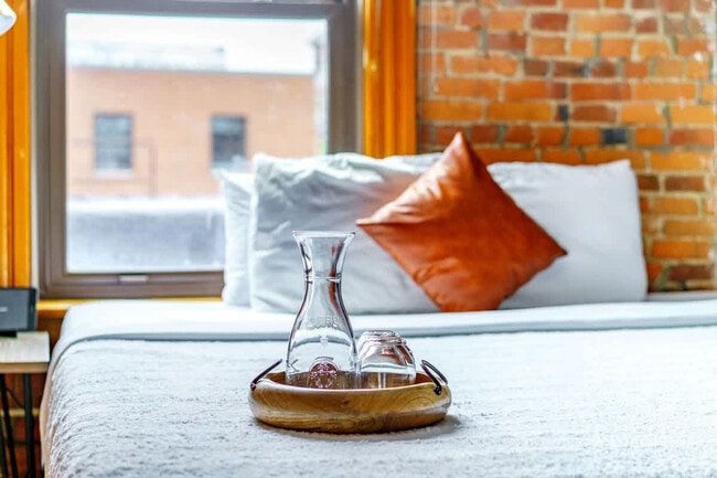 Building Photo - 1180 N High St