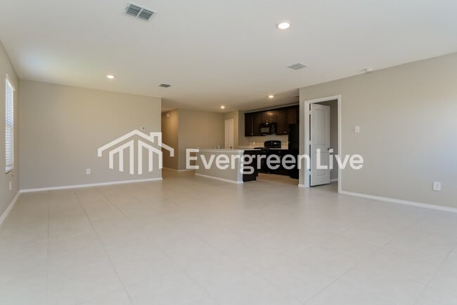 Building Photo - 1033 Crestview Dr