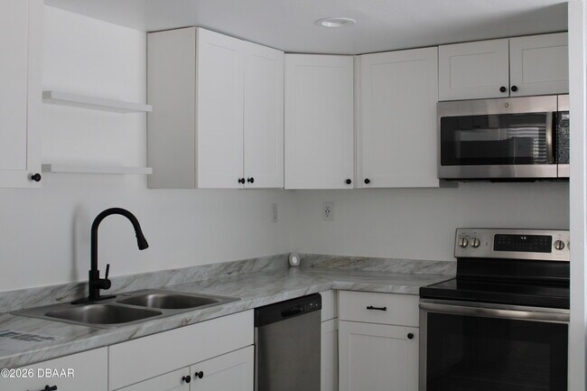 Building Photo - 147 Lindley Rd