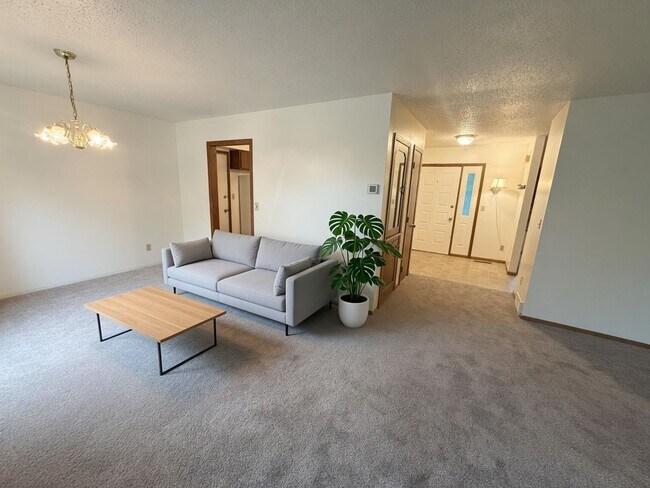 Building Photo - 14902 Wildwood Rd